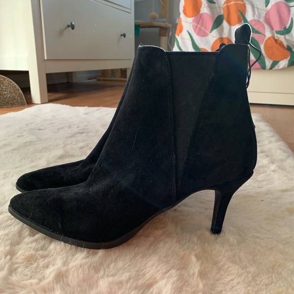 Forever 21 faux suede booties size 5.5 - Picture 2 of 2